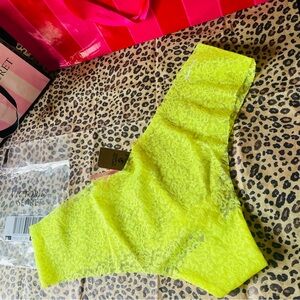 ¡NEW! VS PINK LACE THONG